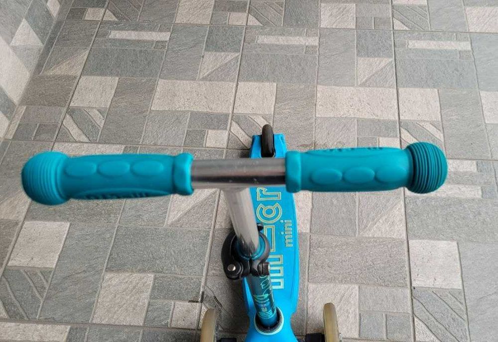 Самокат Micro Mini Deluxe Aqua (от 2-х лет)