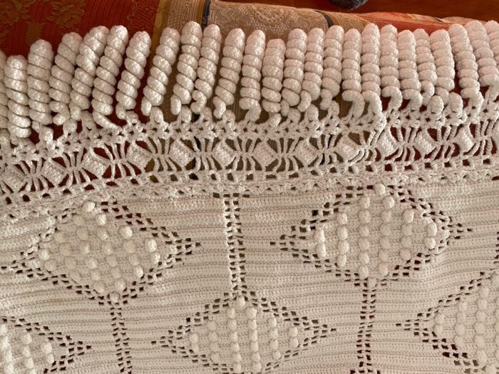 Colcha branca em crochet