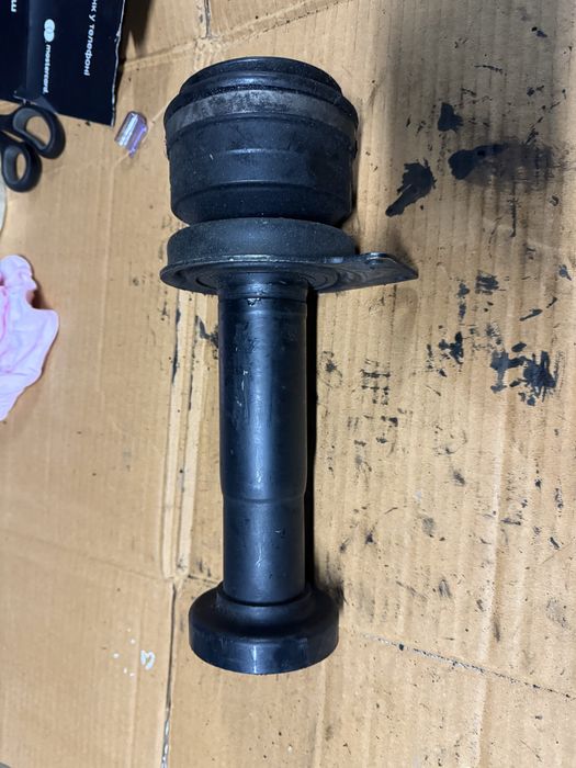 Полуось шрус внутрішній правий  vw t5 2 . 0 tdi 5 передач