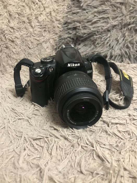 Фотоапарат Nikon D5000