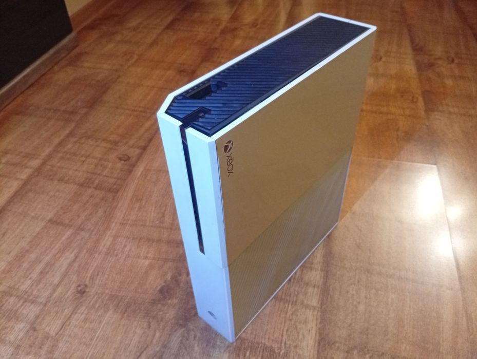 Xbox one 500Gb plus gry