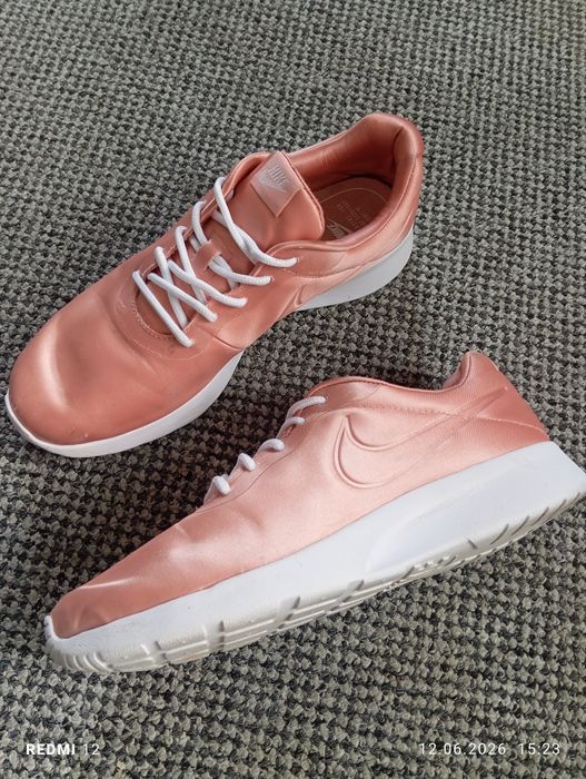 buty damskie satynowe Nike Tanjun Premium r. 42,5