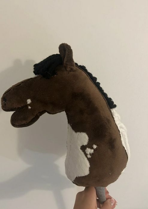 Łaciaty hobby horse A4