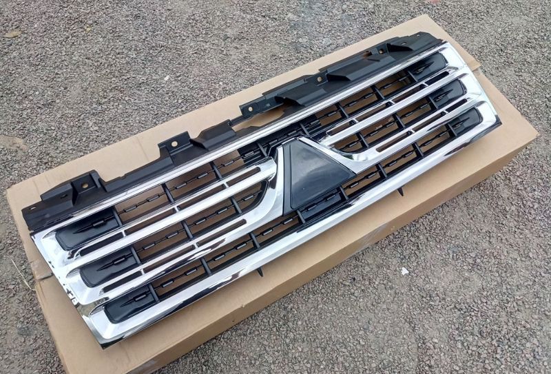 Решётка радиатора Mitsubishi Pajero Wagon 4 решетка Паджеро 2012-2014