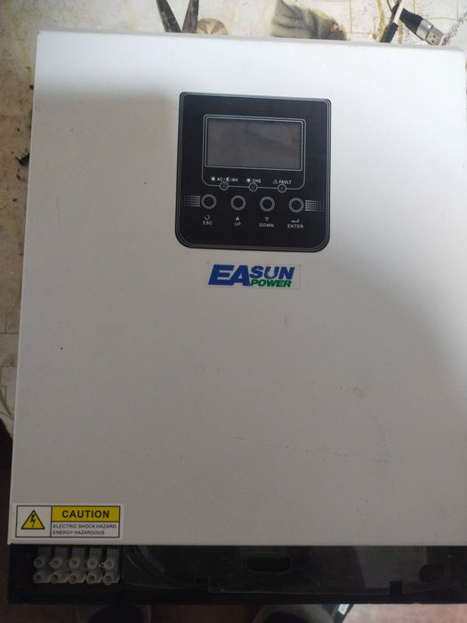 Гібридний інвертор 2.2 кт бу