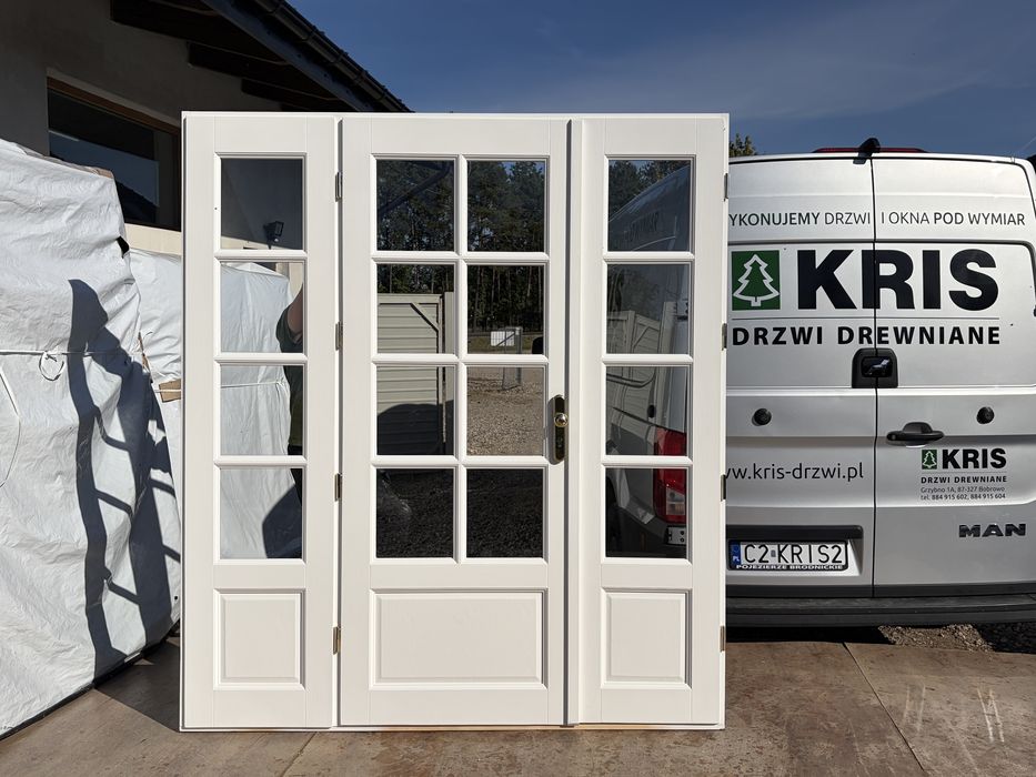 Drzwi zewnętrzne drewniane dwuskrzydłowe z doświetlem białe C.Polska