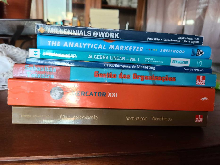 Livros Universitários de Marketing, Gestão e Economia