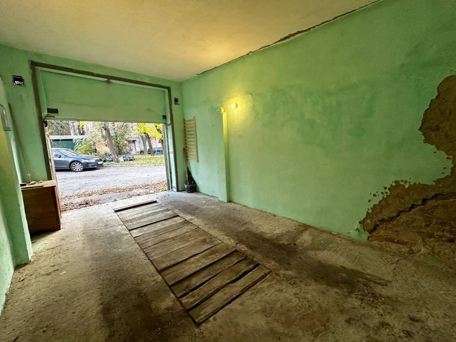 Оренда під склад або під гараж в центрі міста.