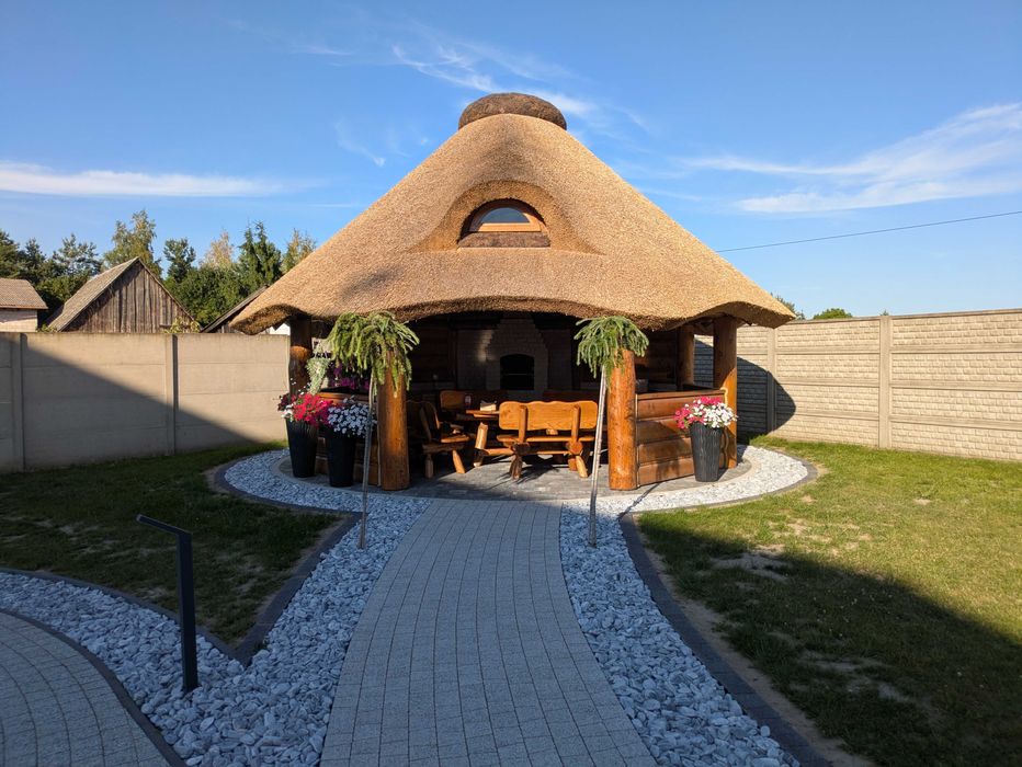 Altany trzcina, strzecha Dach trzcina. huśtawki  bal. Altana strzecha