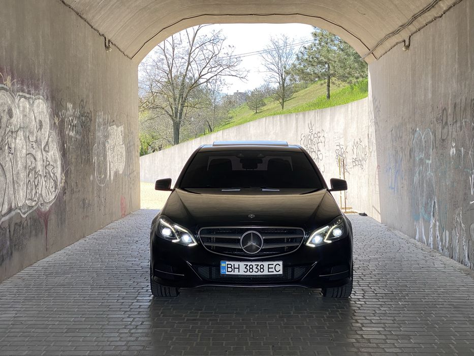Продаєтся автомобіль Mersedes Benz E300 Hybrid W212 2013г в
