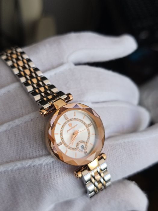 Relógio para mulher em aço inoxidável e vidro Crystal Hardlex.