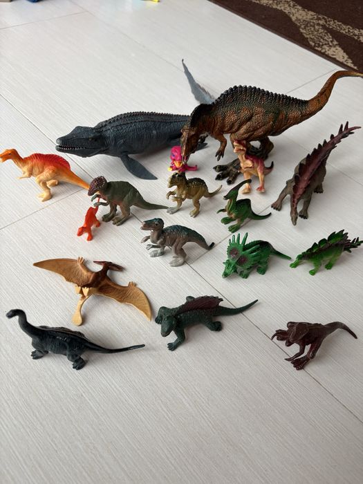 Динозаври фігурки динозаврів