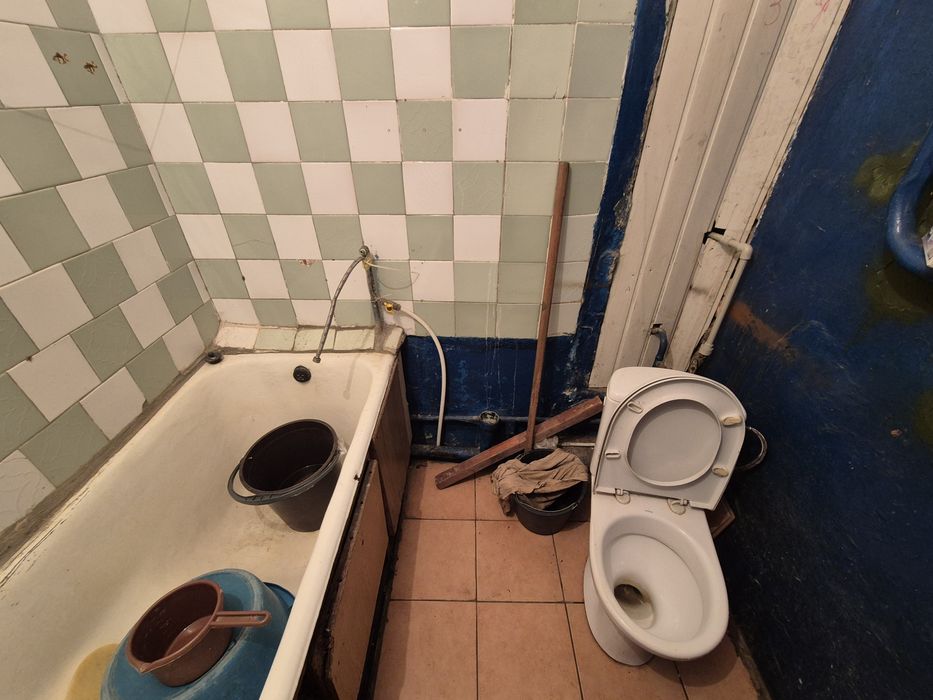 Продам невелику 1-кімнатну Конько 31