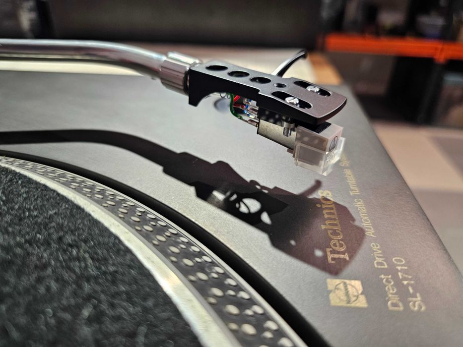 Програвач Technics SL-1710