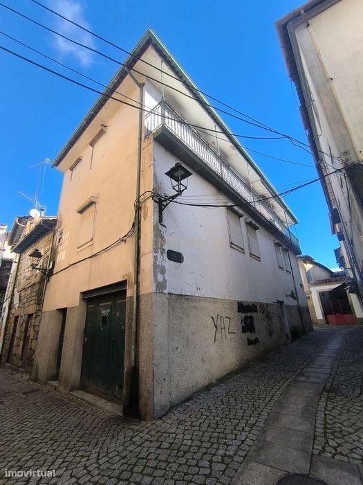 Prédio para reabilitação no centro histórico de Chaves