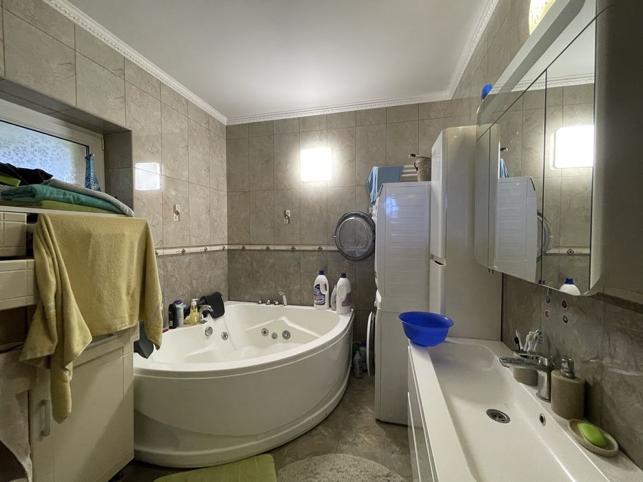 Продаж будинку в с. Великі Береги, 233 м. із сонячною системою панелей