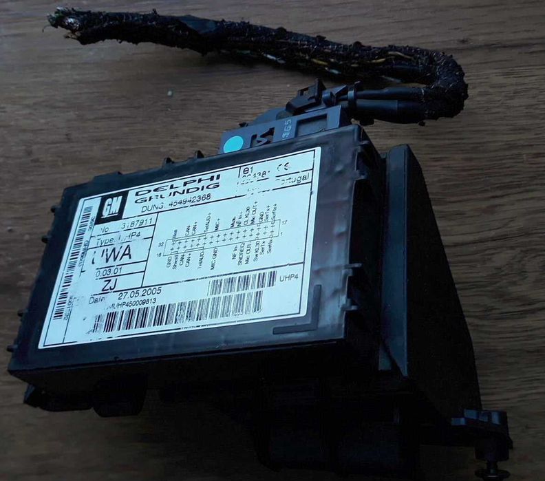 Moduł telefonu UHP4 UWA + wspornik + mikrofon + wtyczka Opel Zafira B