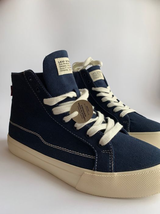 Продаються кеди Levis