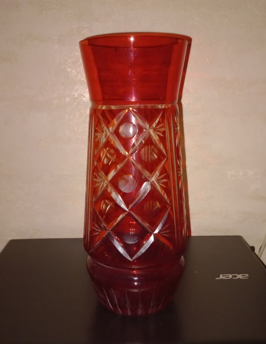 Ваза з червоного скла з огранюванням СРСР