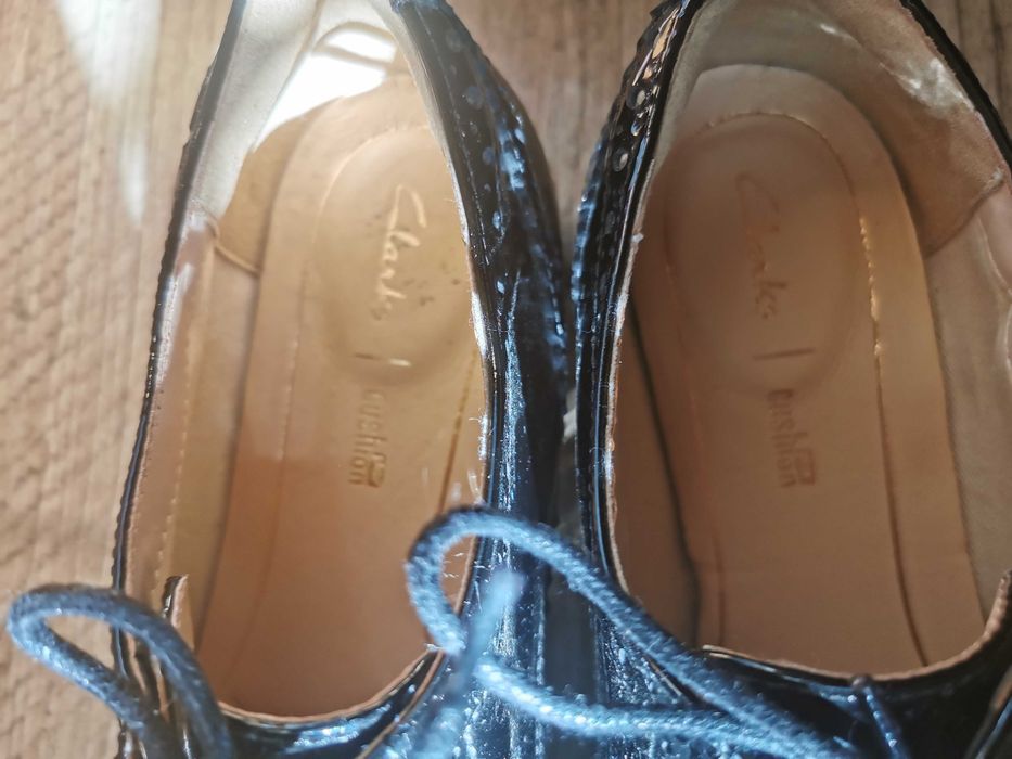 Buty skórzane czarne lakierki Clarks r. 38