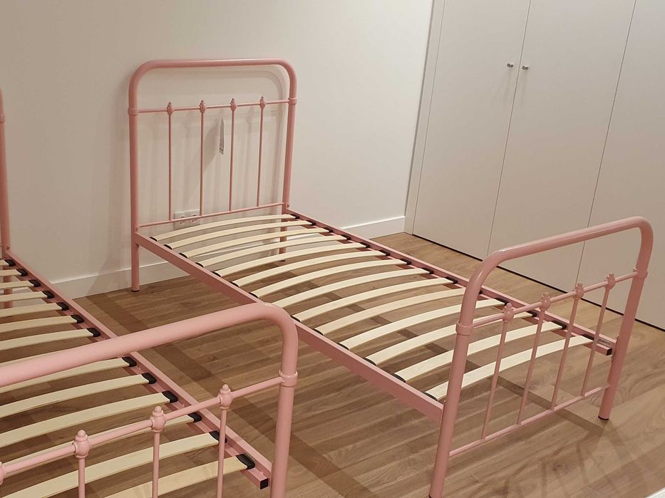 Cama de criança de ferro do El Corte Inglês