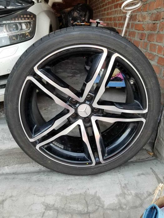 Колесо на Мерседес, запаска