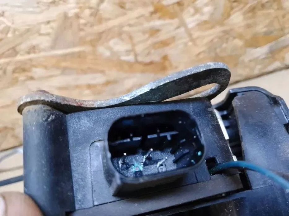 zamek drzwi przedni prawy przód mercedes vito w639 a6397200535