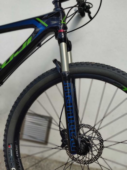 Bicicleta Fuji Carbono 29” – Deore XT & Manitou