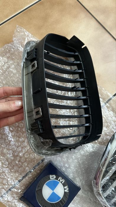 Grill nerki BMW E39 logo zestaw
