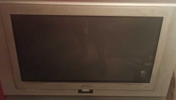 Tv usadas a cores mas a funcionarem bem, para desocupar