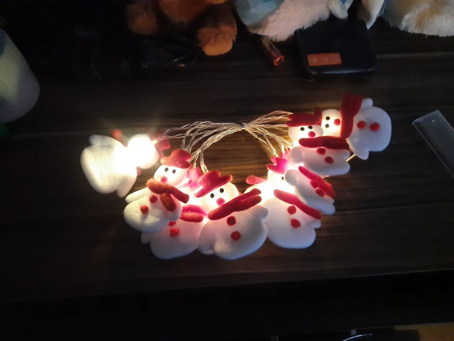 Гірлянди на ялинку чи на вікно