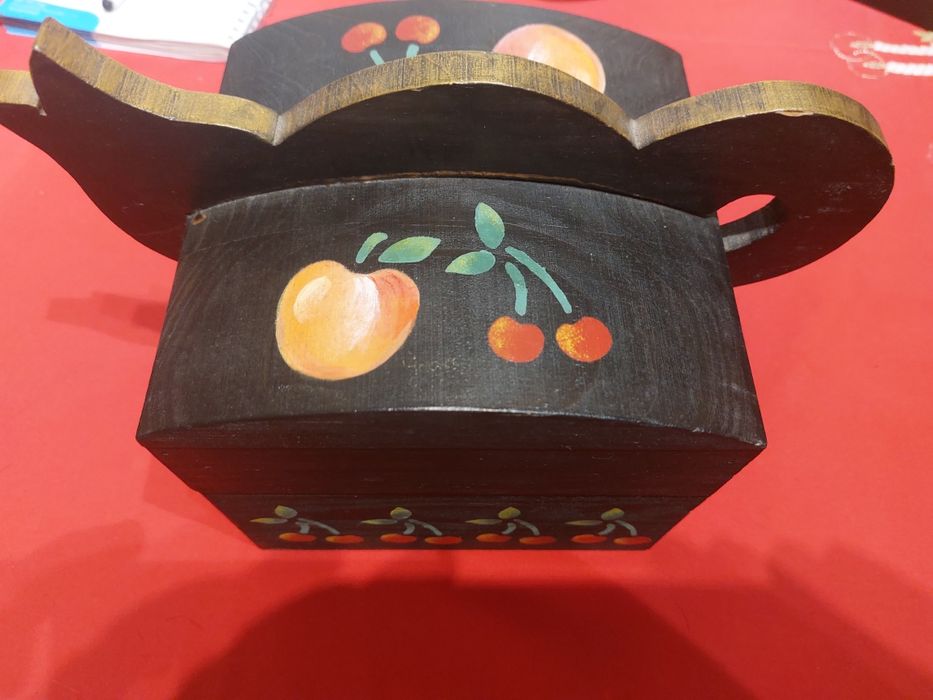 Conjunto de caixas em madeira pintadas à mão