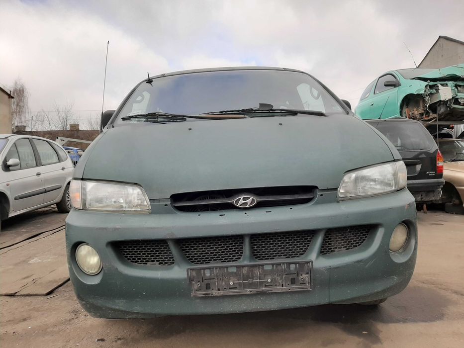 Hyundai H200 2.5D 1998r.Maska  klapa przednia