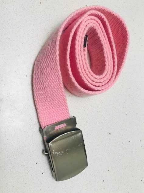Cinto em tecido com fivela