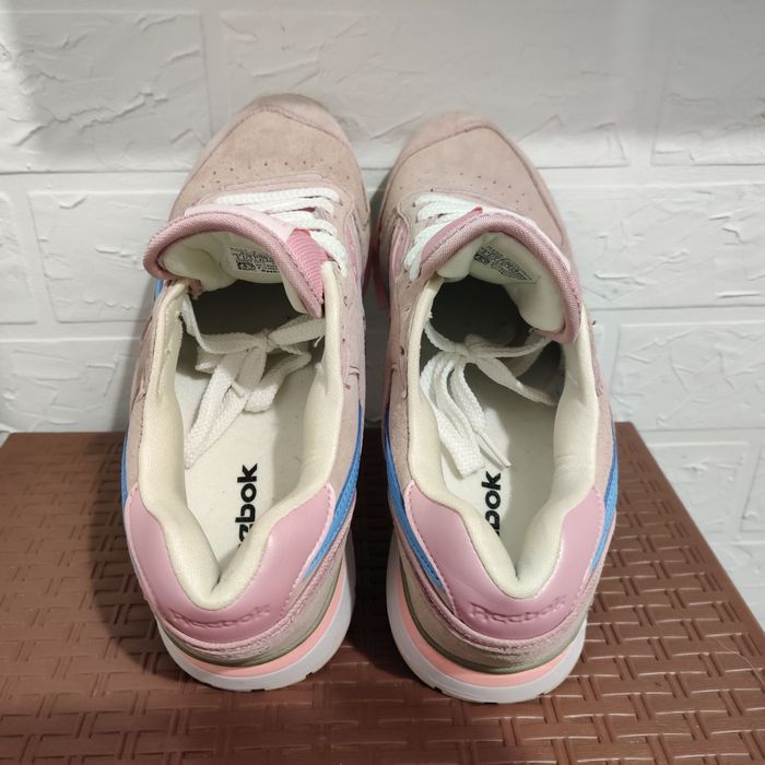 Продам женские кроссовки Reebok