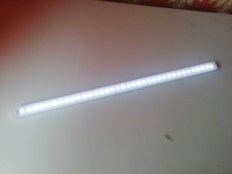 Luz led, com sensor de movimento, Usb (Novo) cor Branca e Amarela