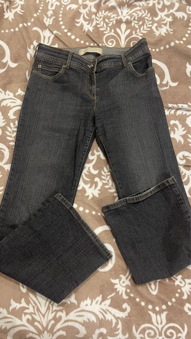 Жіночі джинси кльош