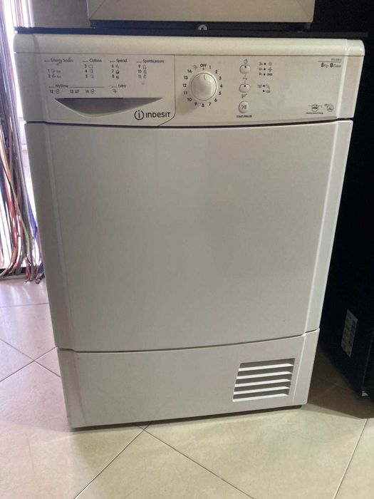 Máquina de Secar Roupa Indesit — 8 kg