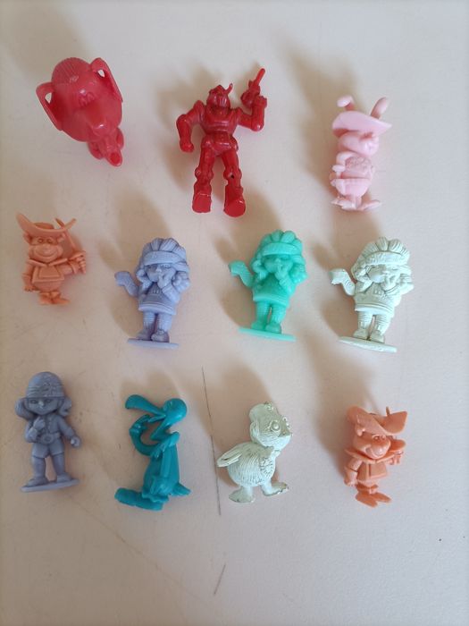 Bonecos monocromáticos (lote)