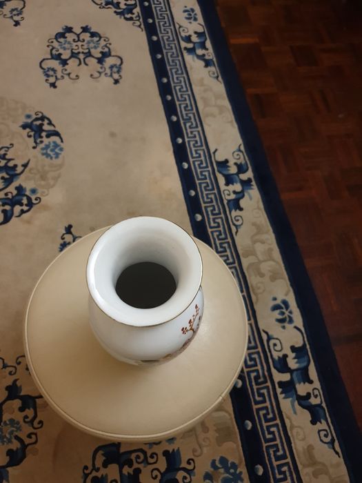 Jarra antiga em porcelana