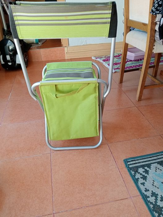 Banco com encosto e saco térmico