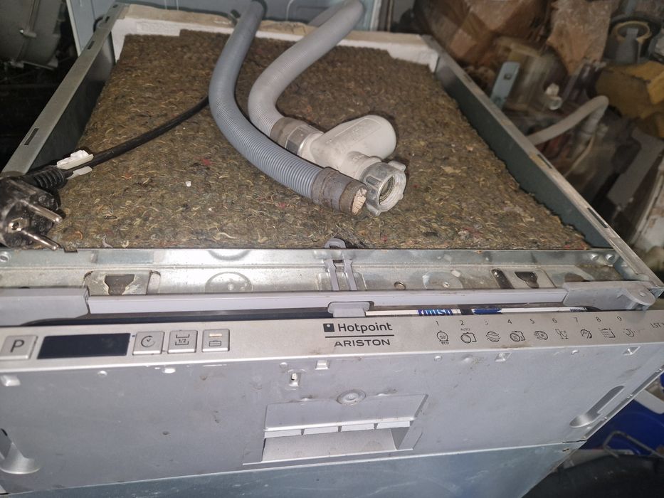Посудомийна машина Hotpoint Ariston 45см
