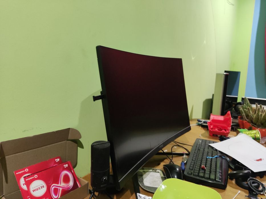 Монитор под Ёлку msi optix mag271cqr в отличном состоянии