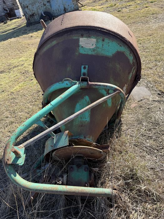 Розкидач мінеральних добрив МВД - 0.7