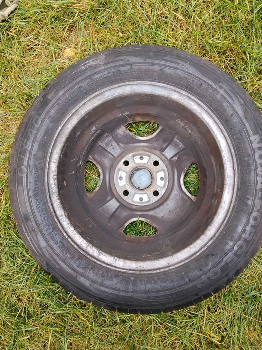 Pneus 155/70R13 (25€ o par)