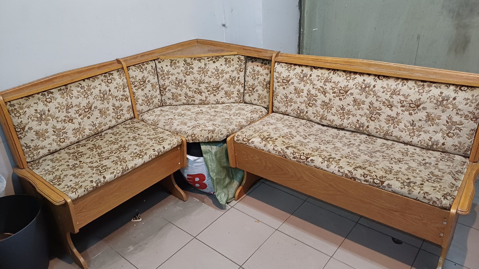 Срочно продам кухонный уголок, деревянный б/у: 1 200 грн. - Кухонні ...