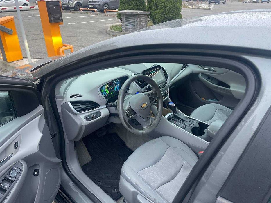 2017 Chevrolet Volt плагін гібрид