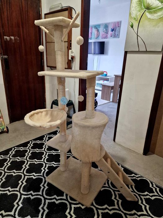 Cama de gato com arranhador