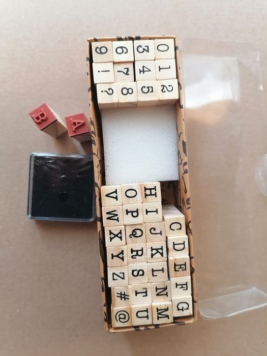 Набор штампов 40 шт. Латиница, цифры + чернильная губка.