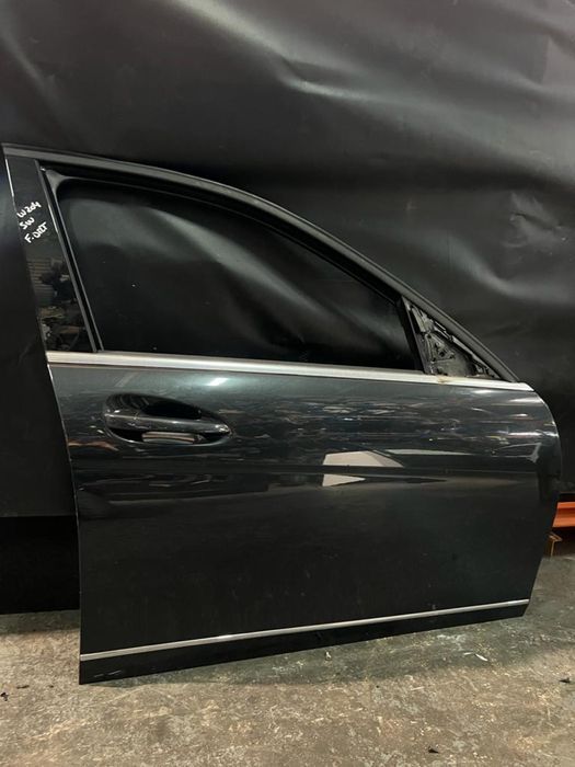 Porta frente direita Mercedes W204 ano 2013